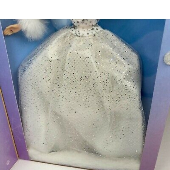Barbie doll winter reflection - Picture 3 of 8
